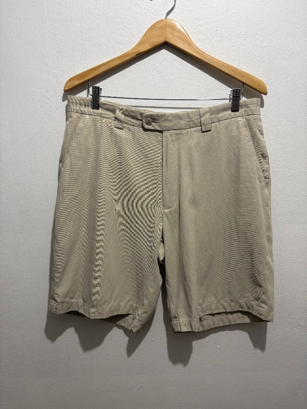 Vintage Jhane Barnes silk/cotton twill flat front tailored shorts in light beige